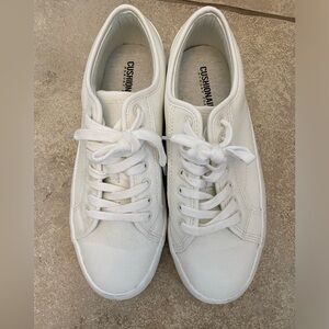 Cushionaire White Laceup sneakers - size 9M
